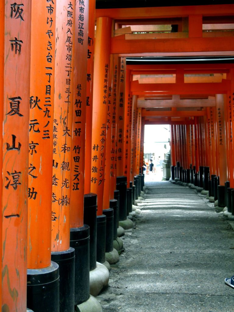 Fushimi-Inari-torii-2