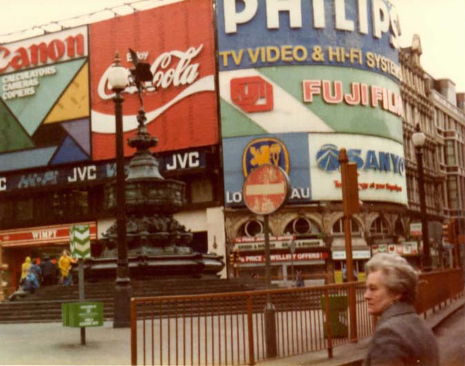 piccadilly-circus-1983