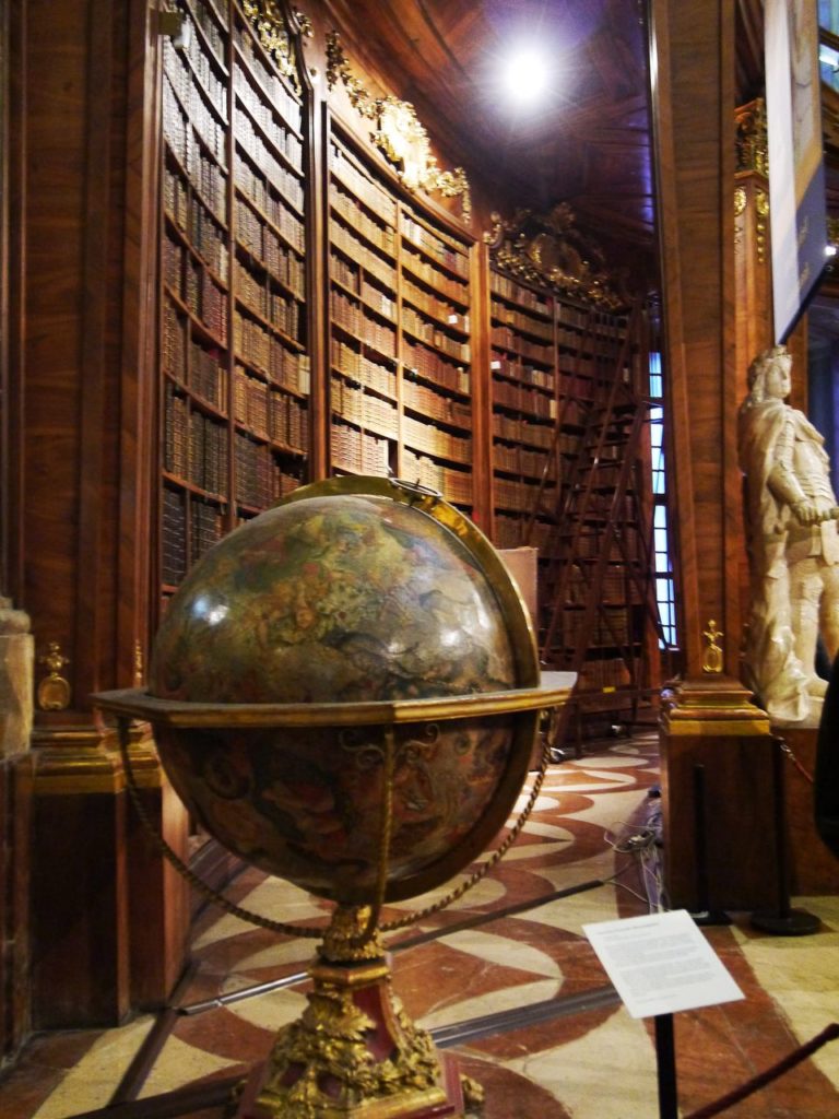 Bibliotheque nationale d'autriche globe