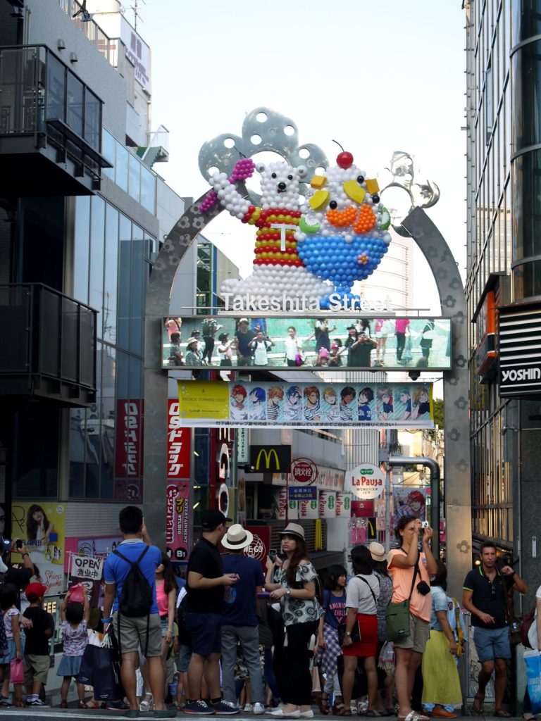 takeshita dori entrée tokyo