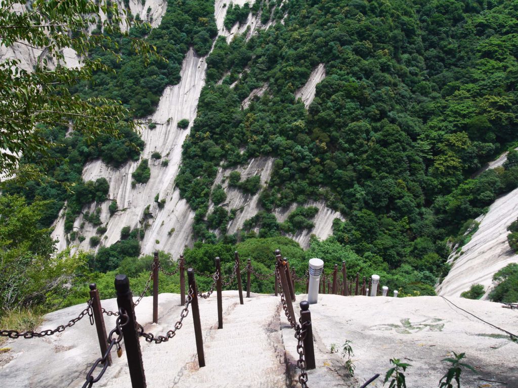 ascension hua shan escalier 2