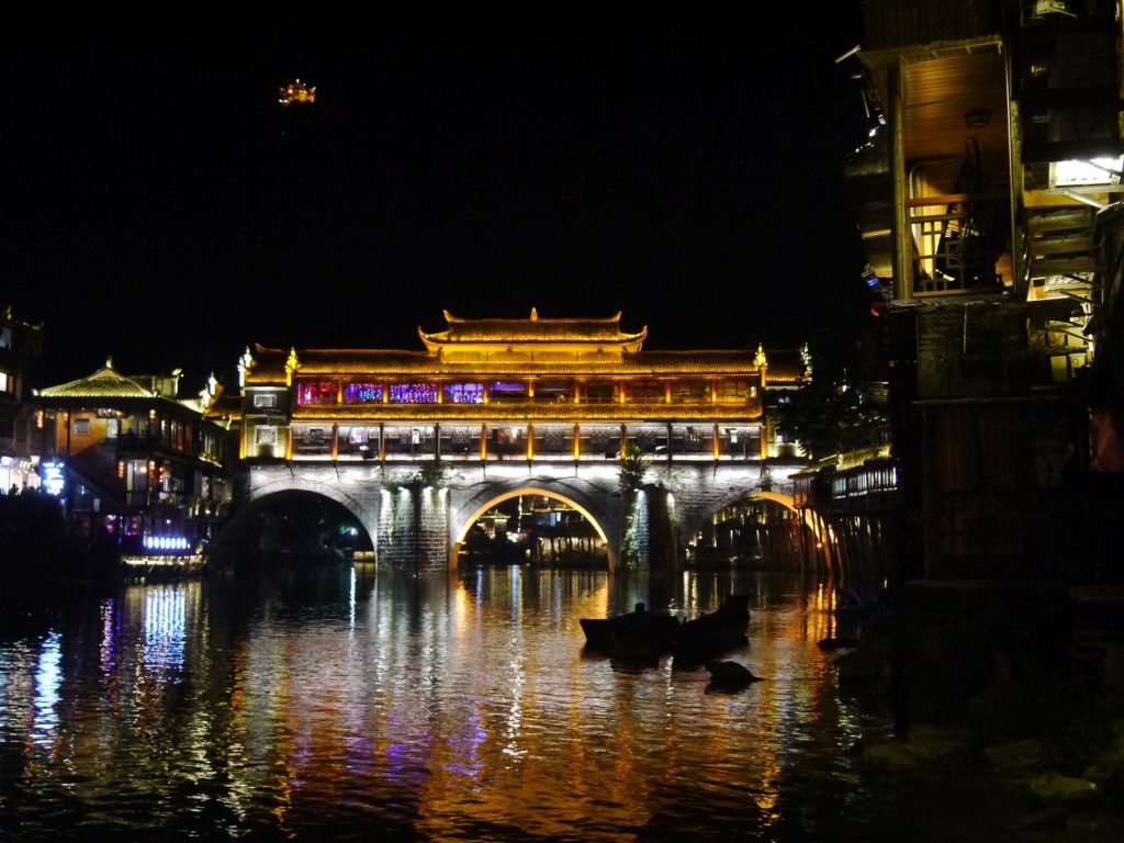 pont-discotheque-fenghuang-hunan