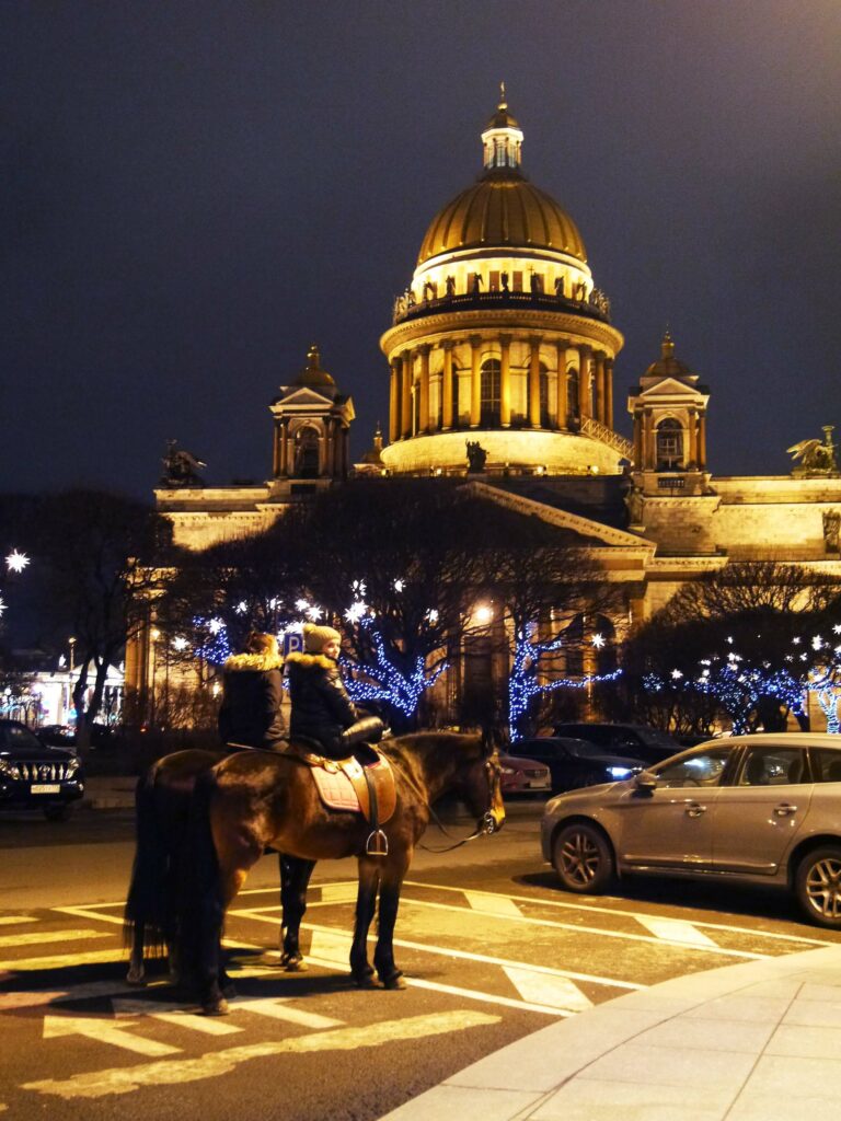 cathedral-saint-isaac-nuit