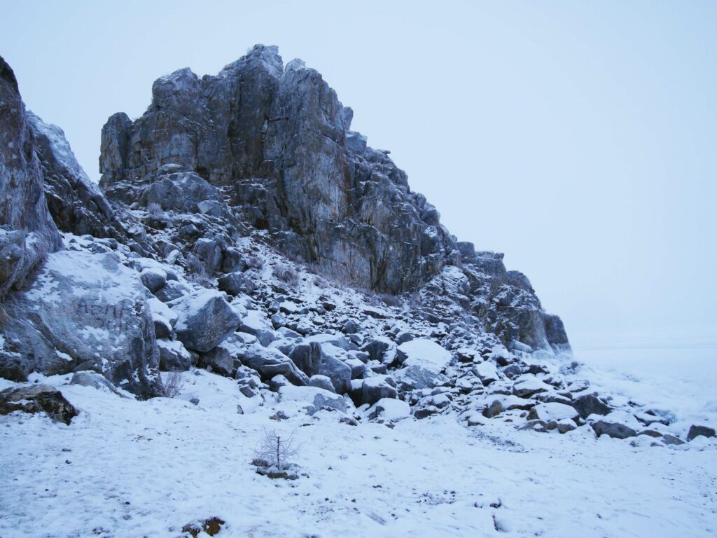 Rocher-chaman-Vue-nord-Baïkal