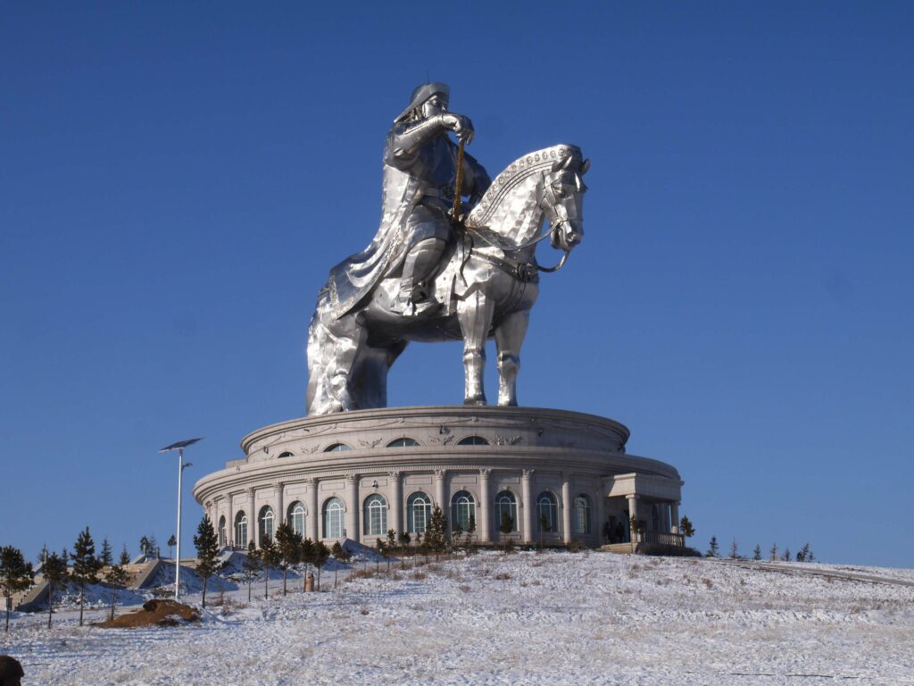 gengis-khan-statue-mongolie