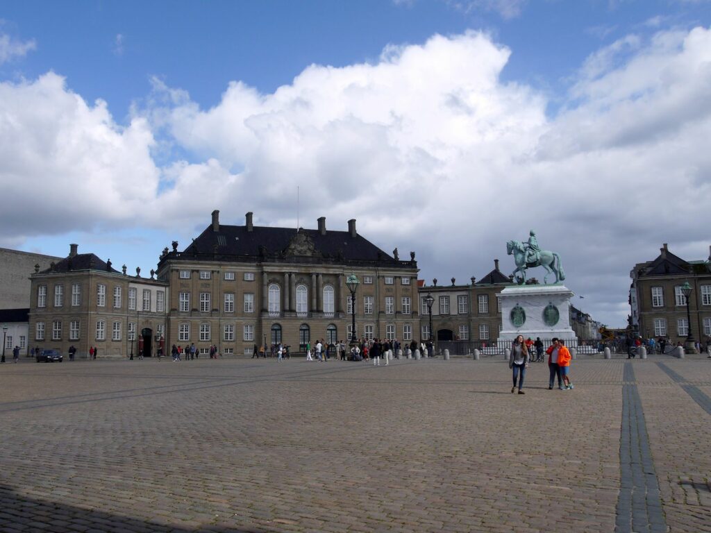 place-amalienborg-copenhague