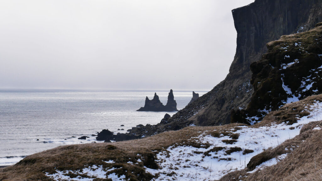 Reynisdrangar-montagne-Reynisfjall