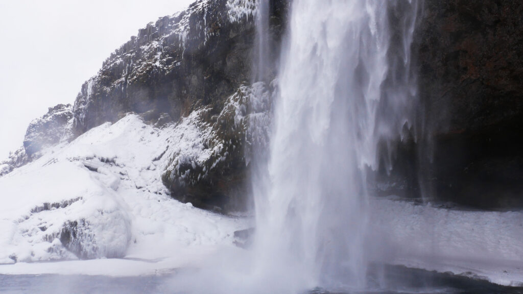 Seljalandsfoss_derriere