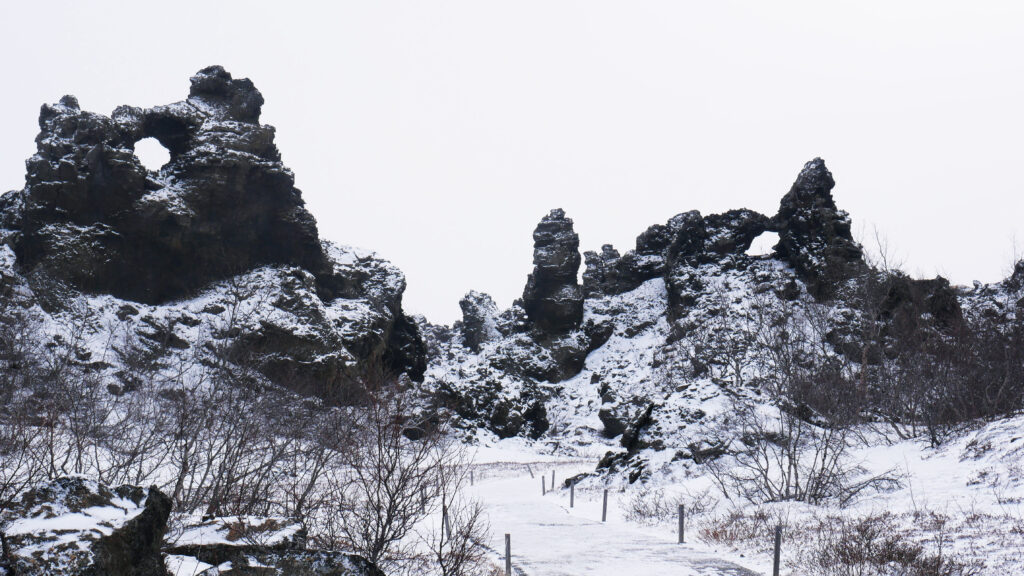 myvatn-dimmuborgir-double-trou