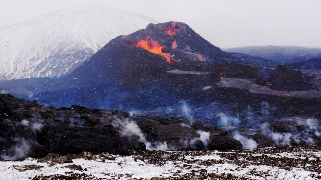 fumeroles-Fagradalsfjall-volcan