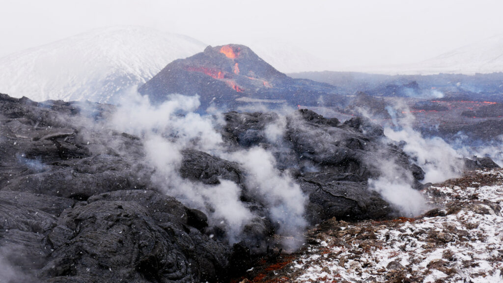 fumeroles-Fagradalsfjall-volcan-2