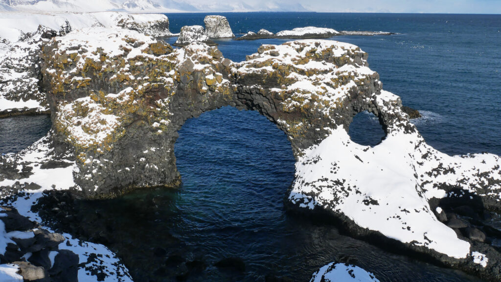 Gatklettur-Arnarstapi-volcan