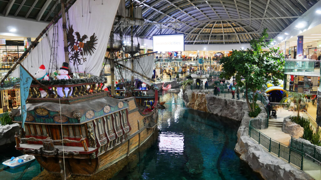 bateau-west-edmonton-mall