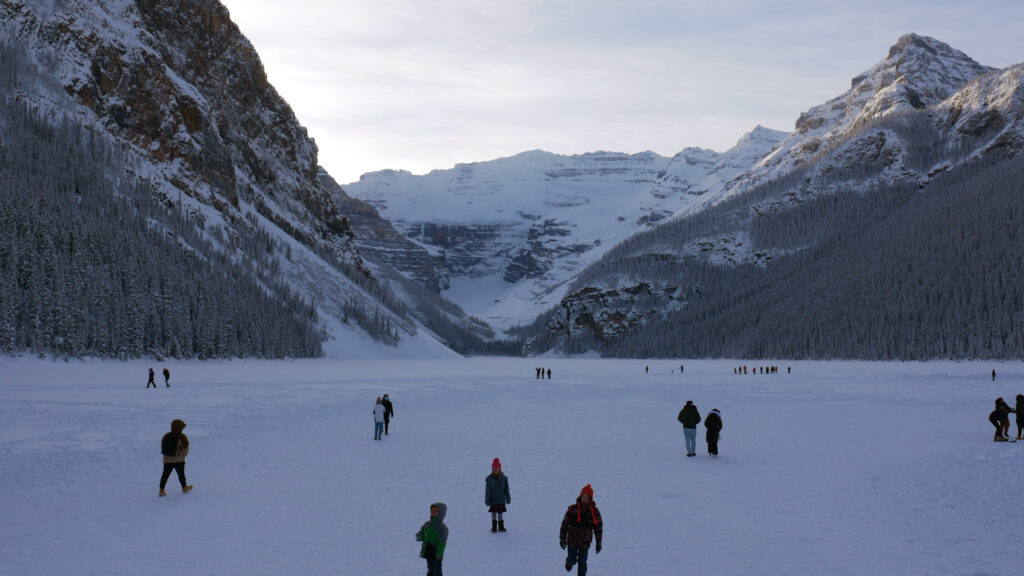 vue-lac-louise-colombie-britannique