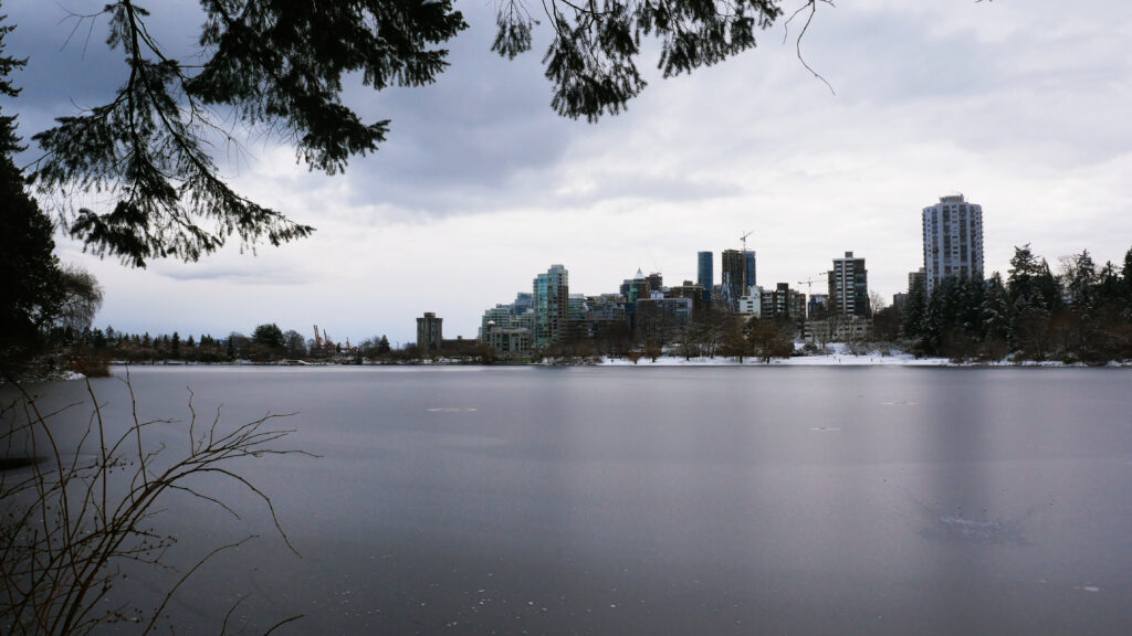 vue-ville-lost-lagoon-colombie-britannique