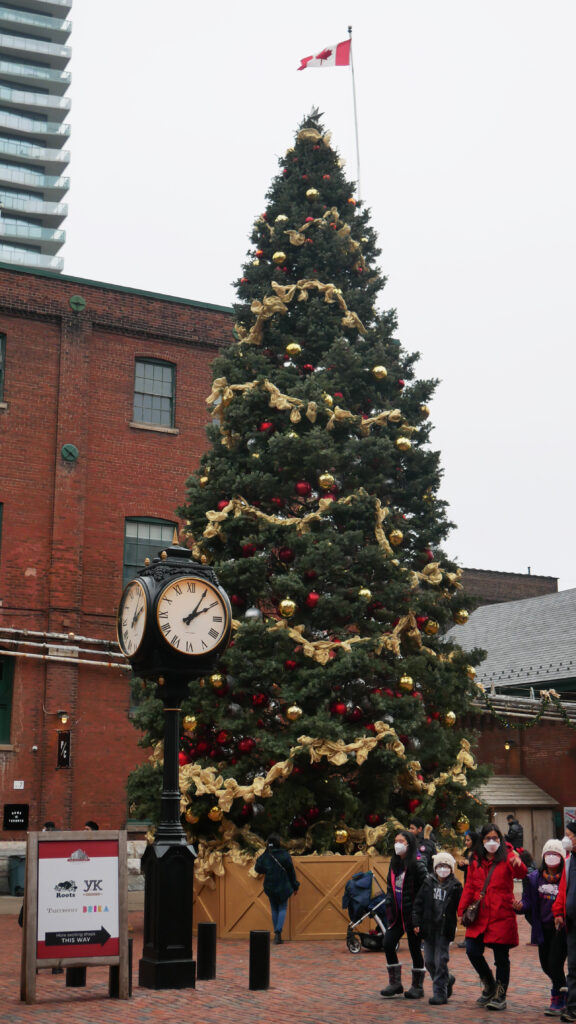 arbre-noel-distillery-district-toronto