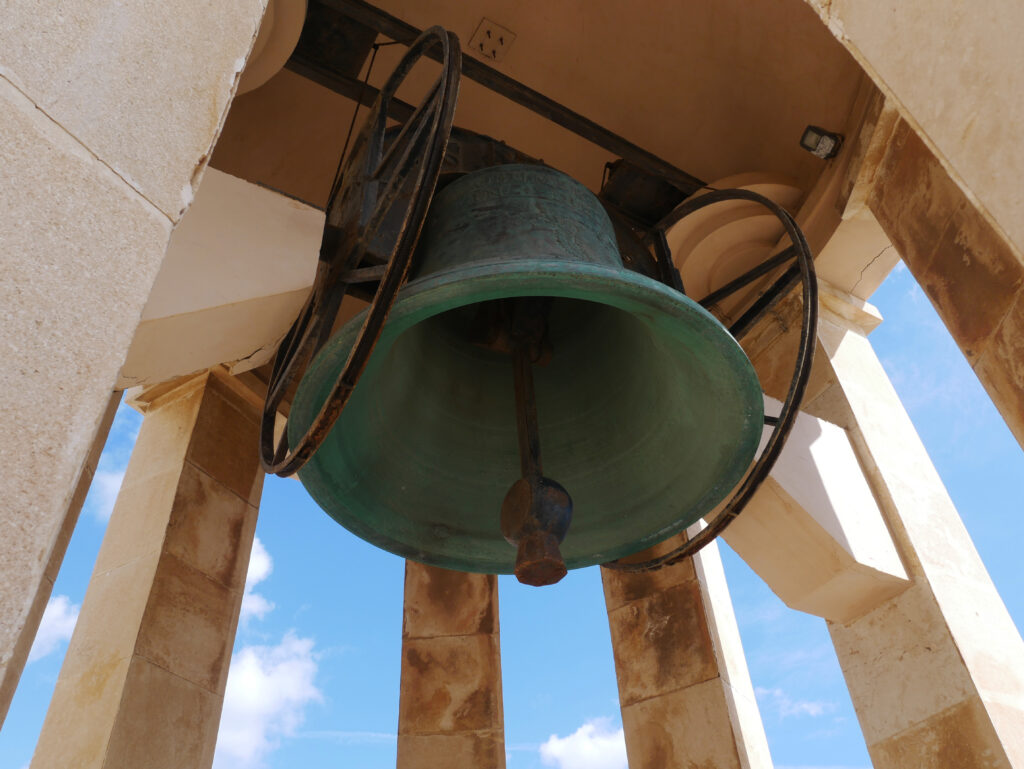 Siege-Bell-War-Memorial-malte