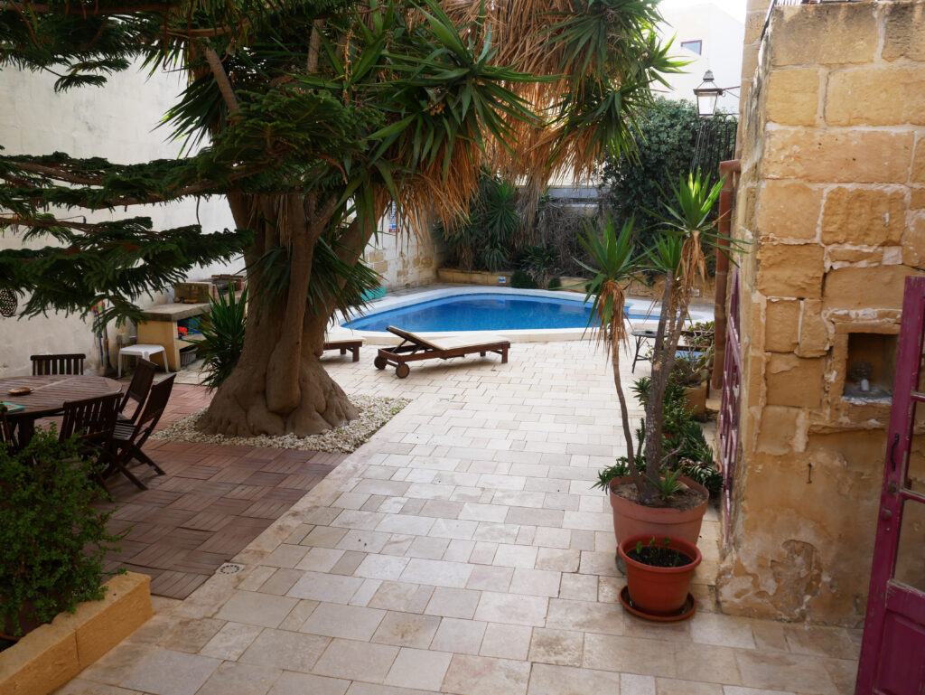 piscine-patio-shanti-ghar-gozo