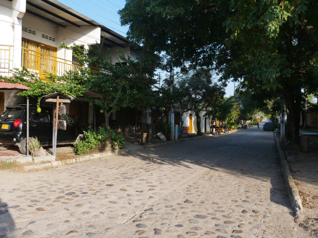 rue-pavetee-villavieja-colombie