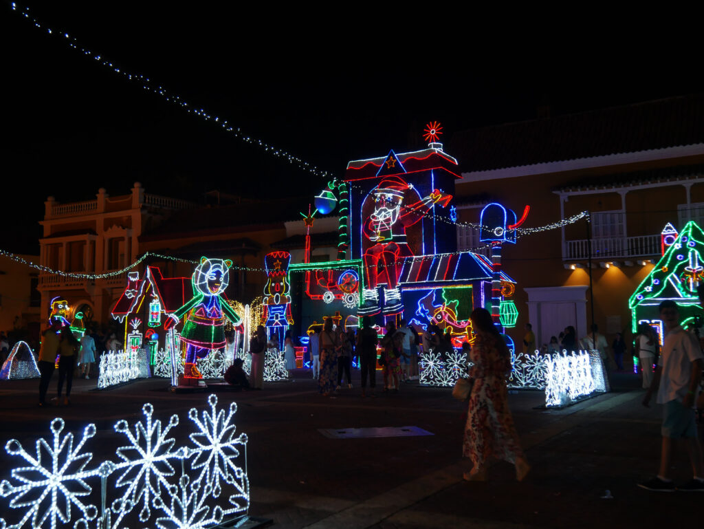 illuminations_plaza_Aduana_carthagene_caraibes