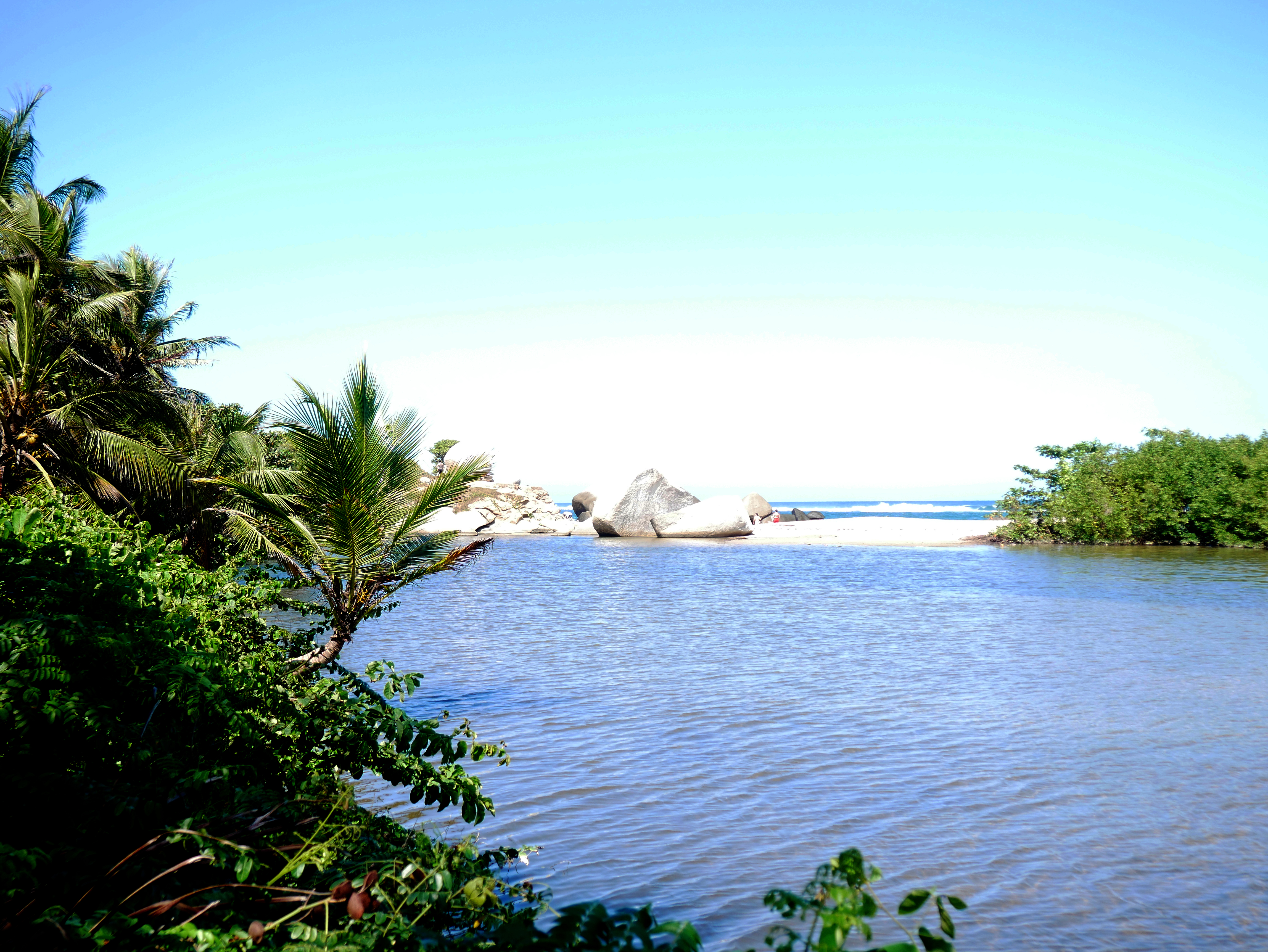 lagune-Playa-Arenilla-Tayrona