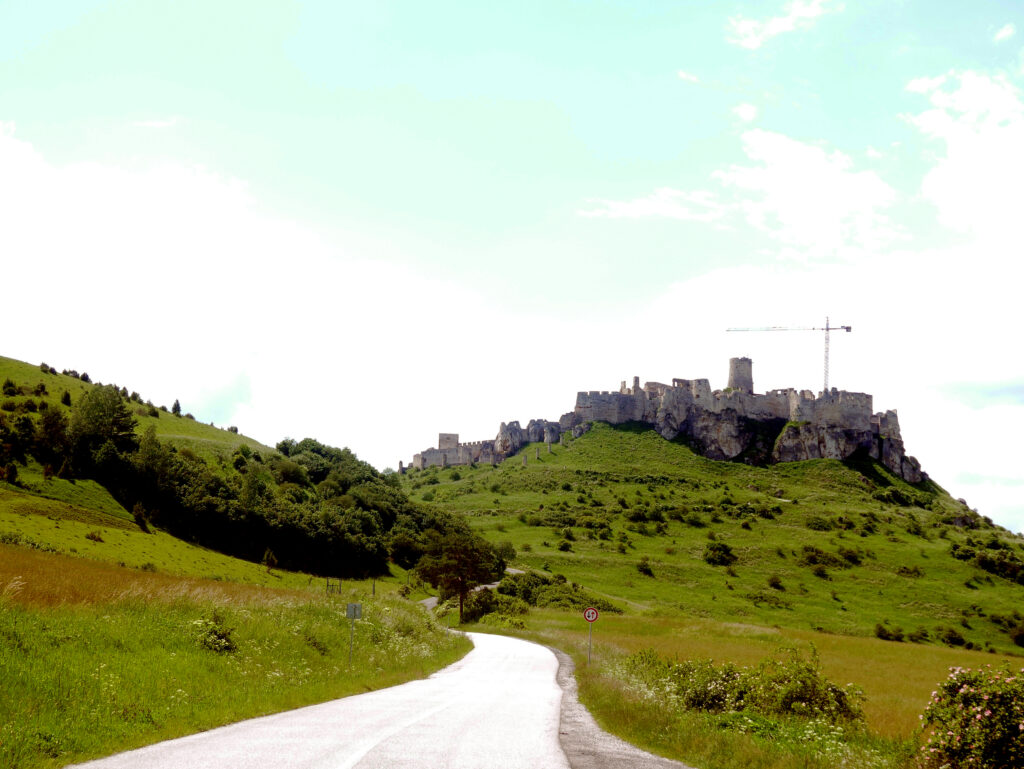 vue-colline-chateau-spis