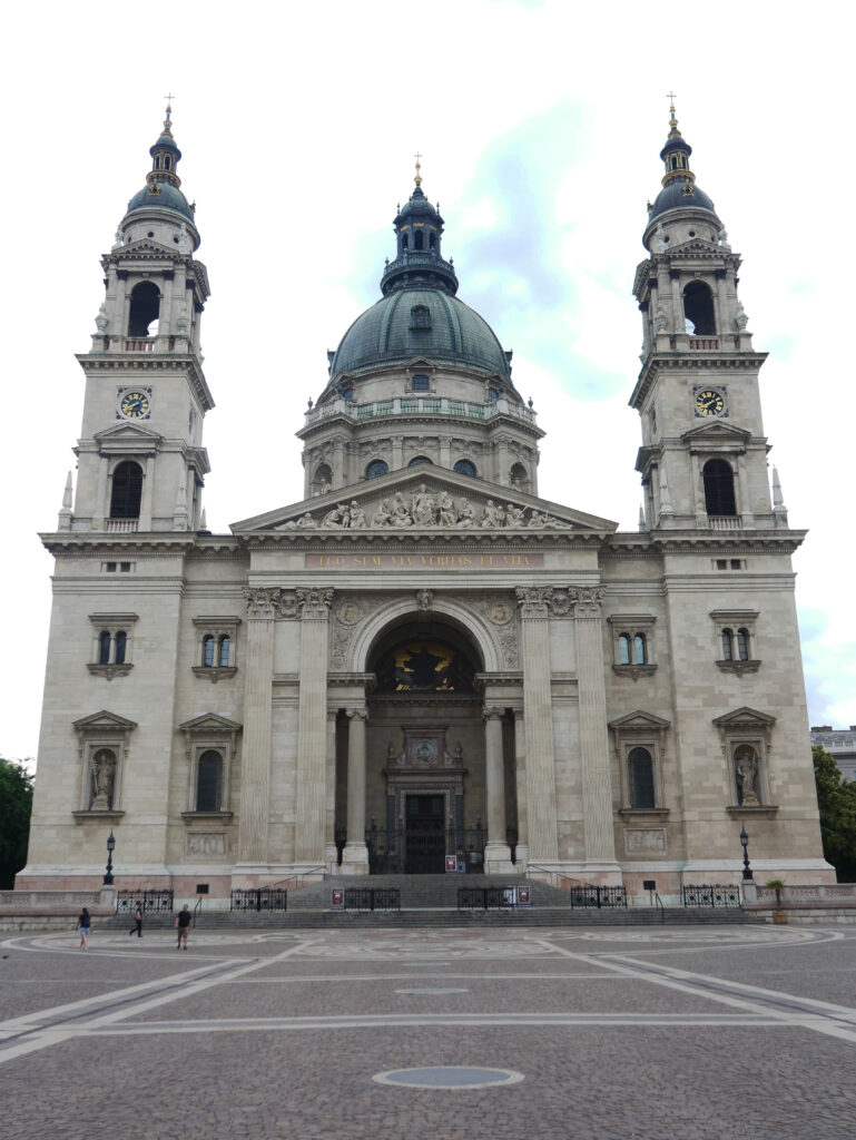 Basilique-Saint-etienne-Pest-budapest