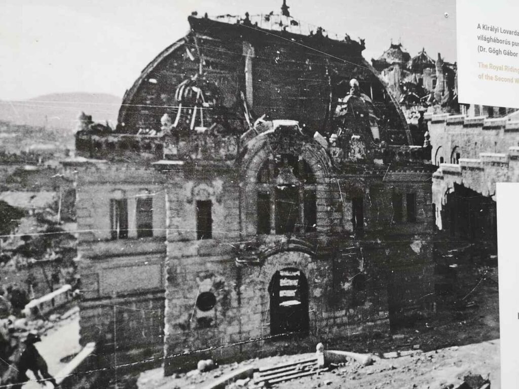 manege-royal-fin-guerre-budapest