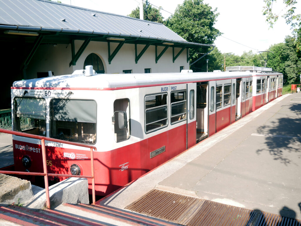 terminus-train-cremaillere-budapest