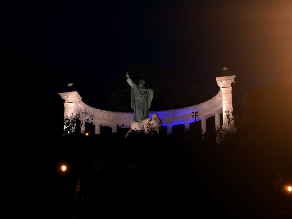 Statue-Saint-Gellert-budapest