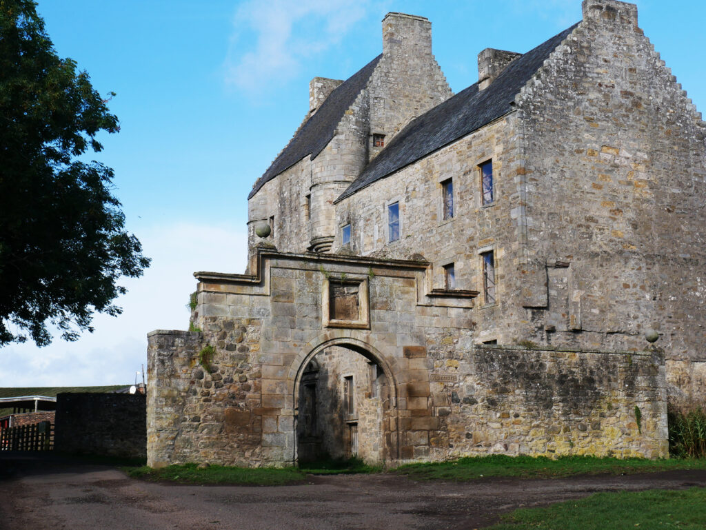 arche-entree-lallybroch