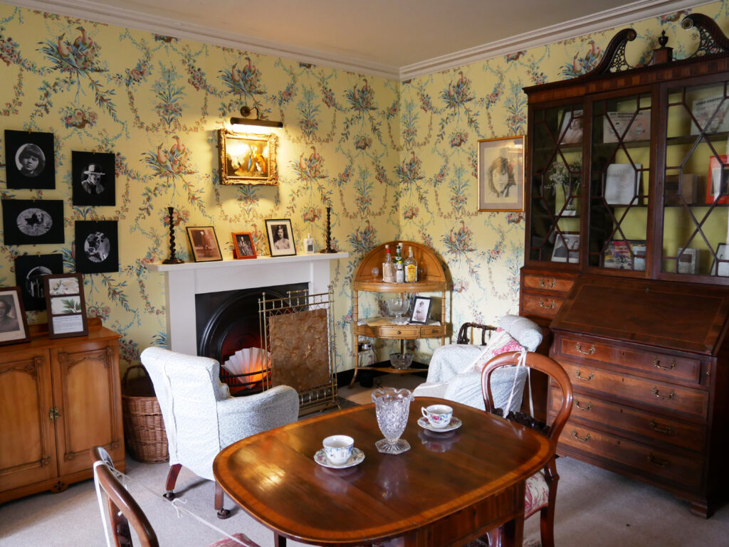 chateau-fraser-salon
