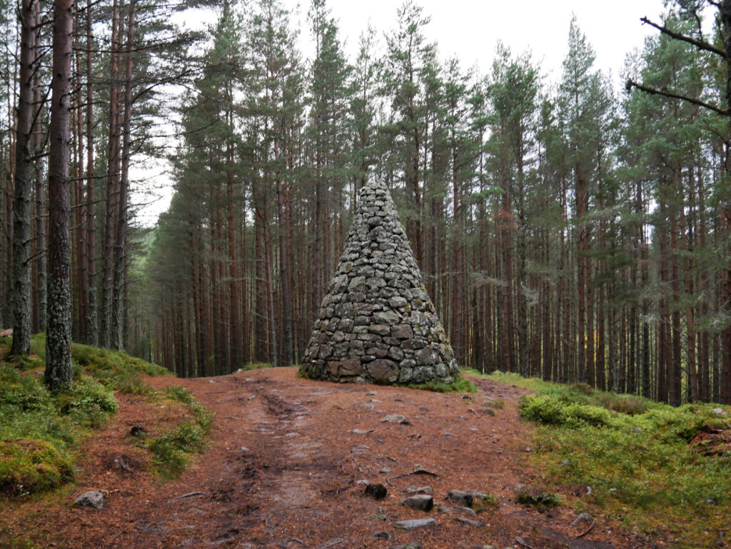 cairn-beatrice-balmoral